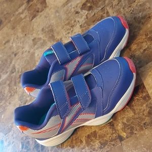 Reebok Velcro running shoes, size 3, new